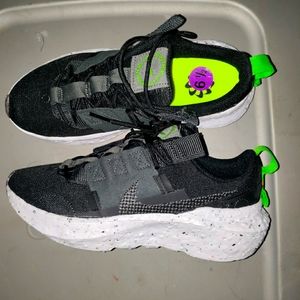 Nikes women's size 6 1/2